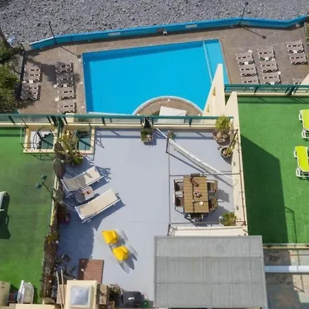 Sea Breeze Penthouse By Relax شقة